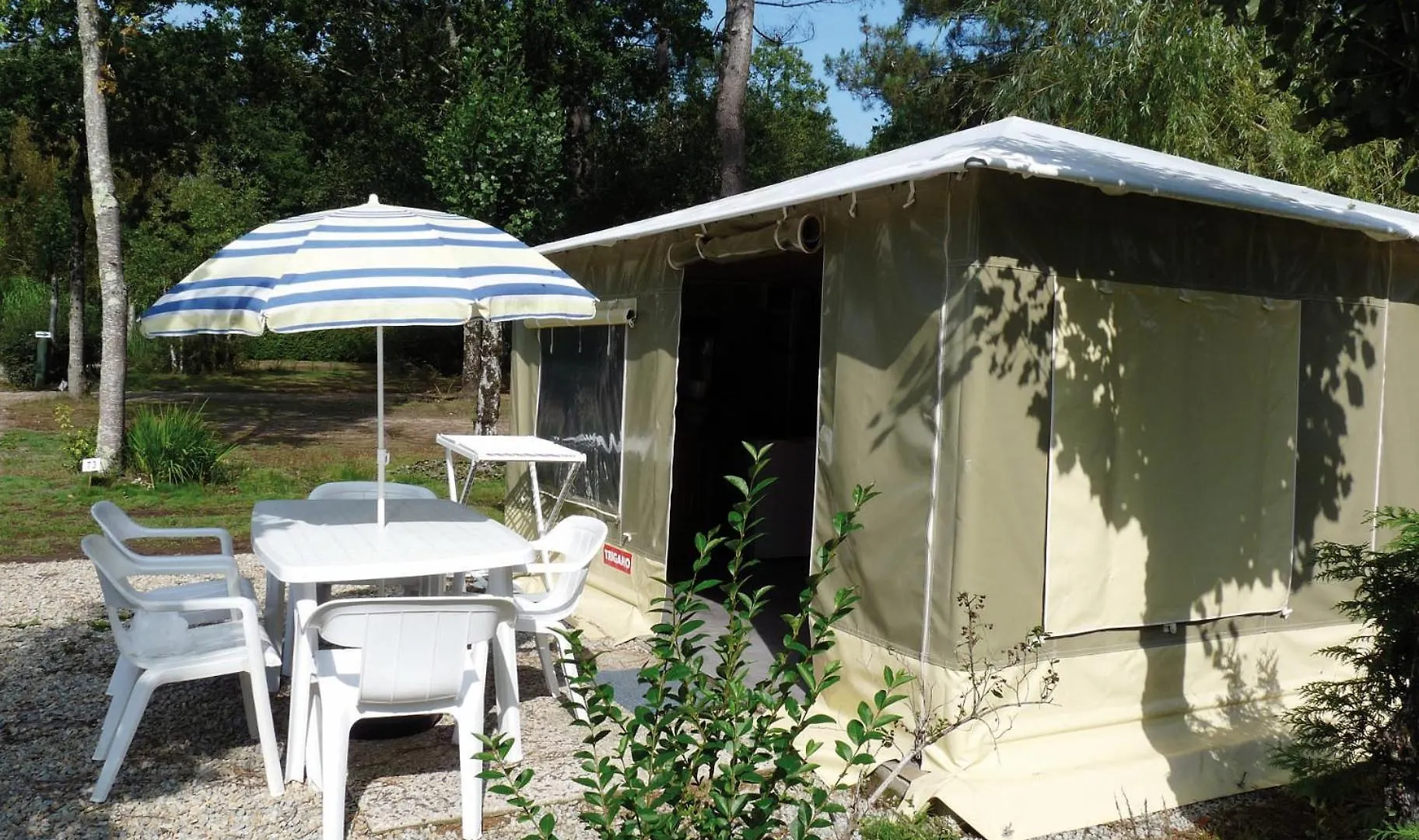 Camping Saint Laurent Ploemel Francia